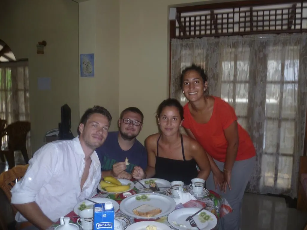 Aurora - Negombo Budget Hostel